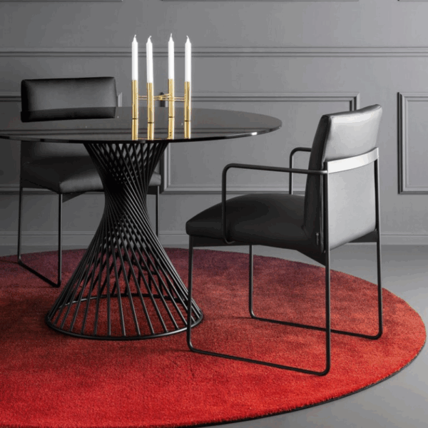 chaise gala design confort ligne douce harmonieuse en cuir ou tissu rembourrage mousse avec sangles et pieds métal fins